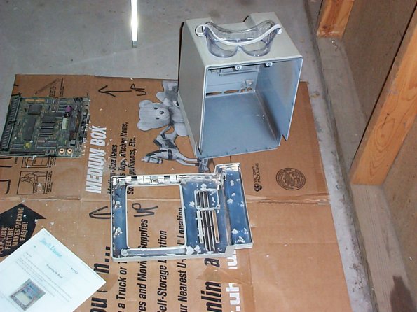 The Mac SE ripped apart