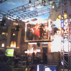 Magician in a box, 7 days with 7 showgirls