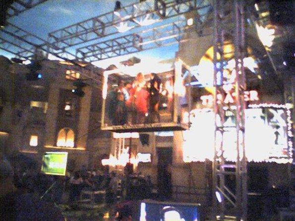 Magician in a box, 7 days with 7 showgirls