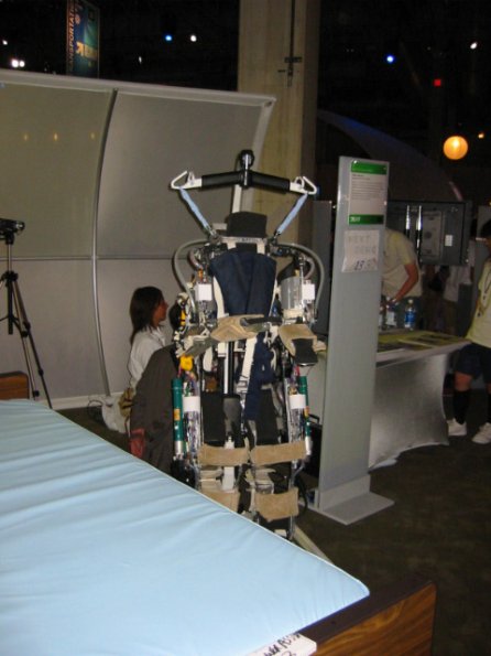 Assisted-lifting suit